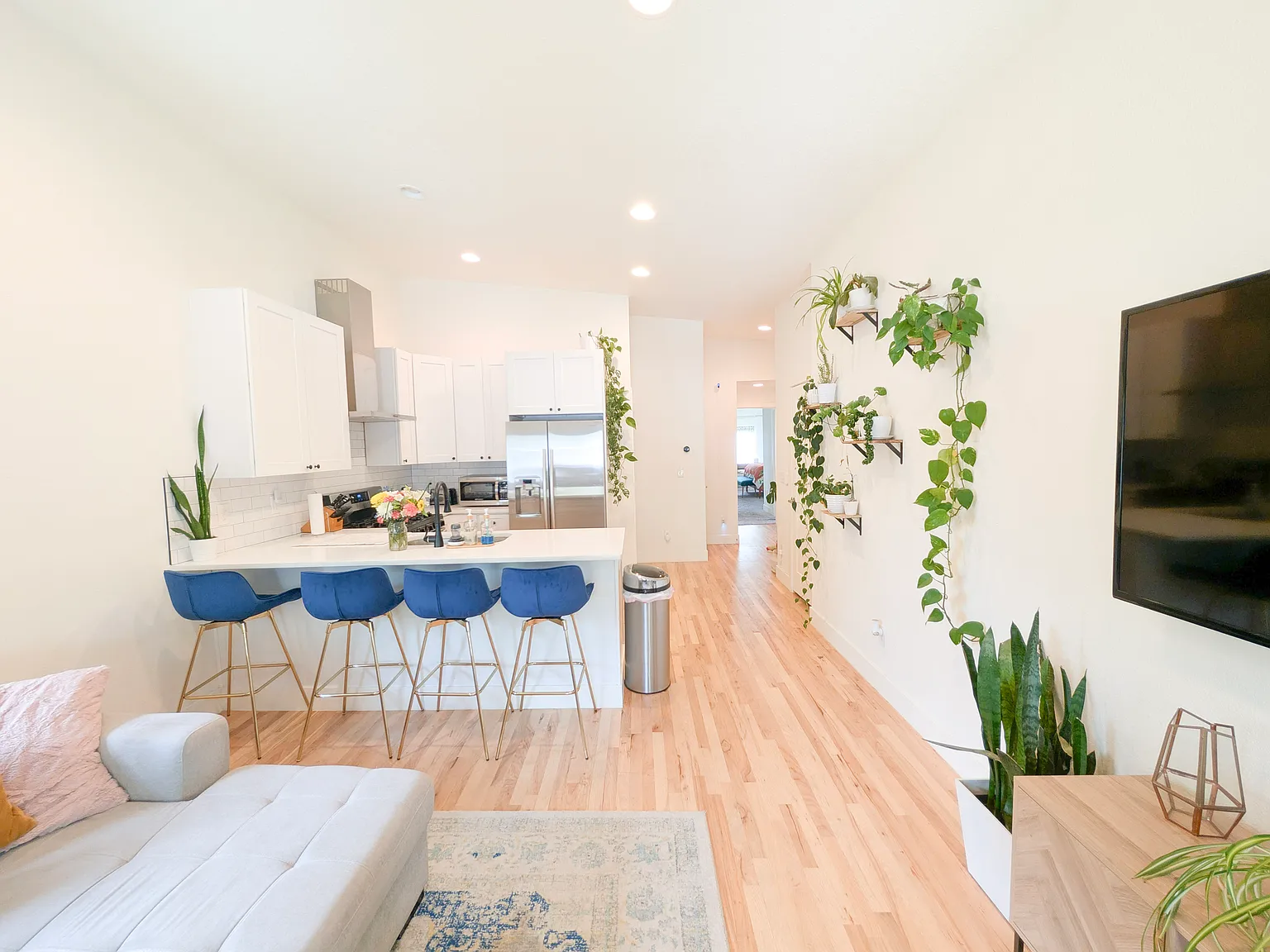 2 bed, 1055 sqft, $2,800 — Photo 2