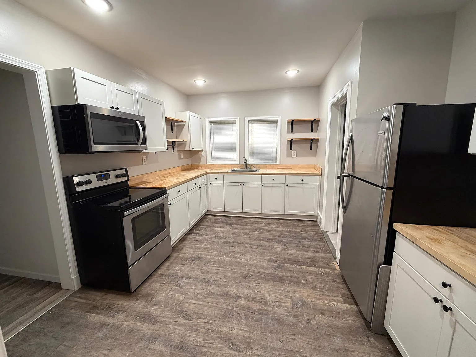 2 bed, $1,300 — Photo 2