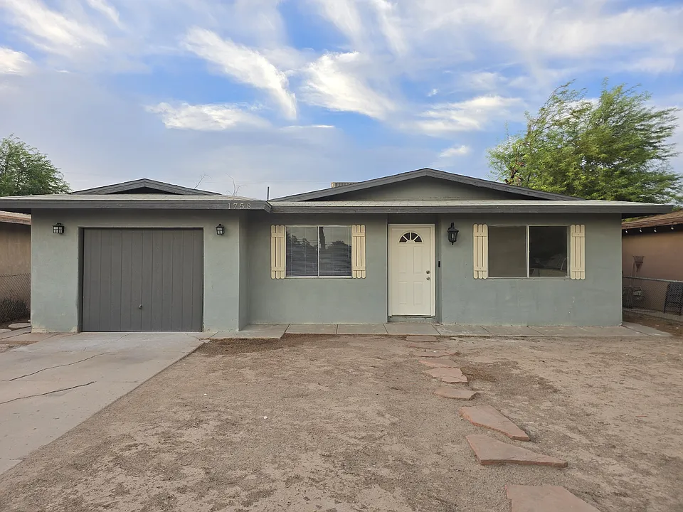 1758 W Rio Vis