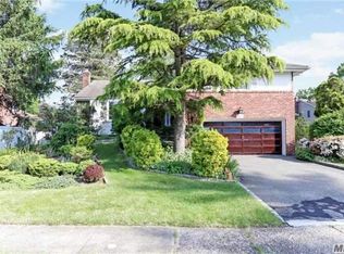 842 Duncan Dr, Westbury, NY 11590