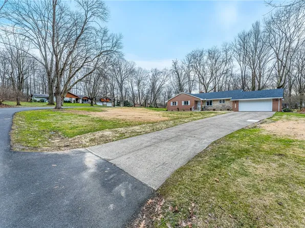 484 Kingswood Rd, New Castle, PA 16105