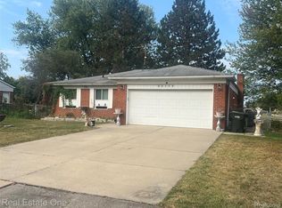 33569 Breckenridge Dr SW, Sterling Heights, MI 48310