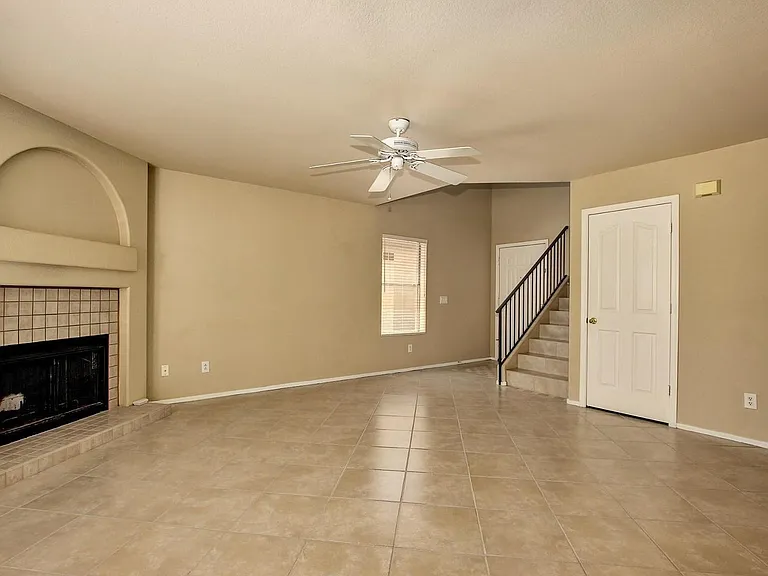 4726 E Mossman Rd — Photo 3