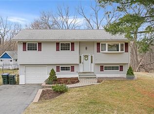 6 Surrey Rd, Chester, NY 10918