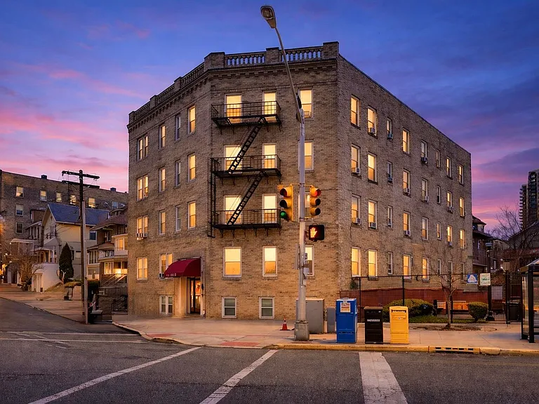 18 74th St #B5 — Photo 1