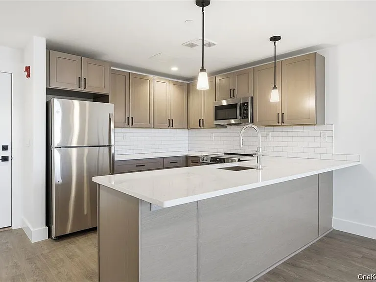 180 Deer Park Ave #207 — Photo 12