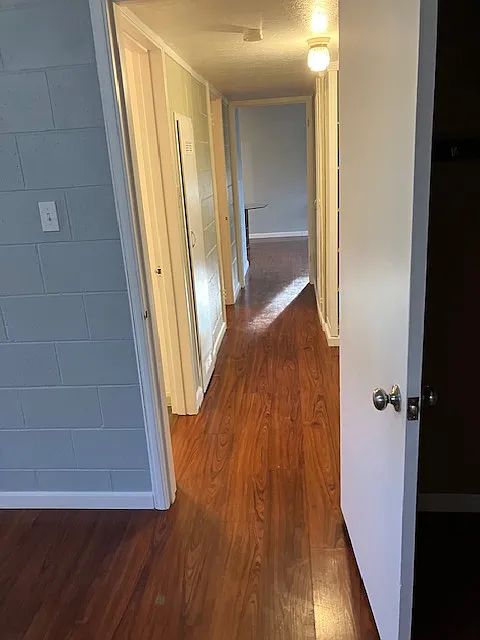 3 bed, 1090 sqft, $2,200 — Photo 3