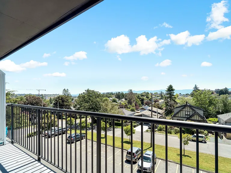 1007 Esquimalt Rd — Photo 15