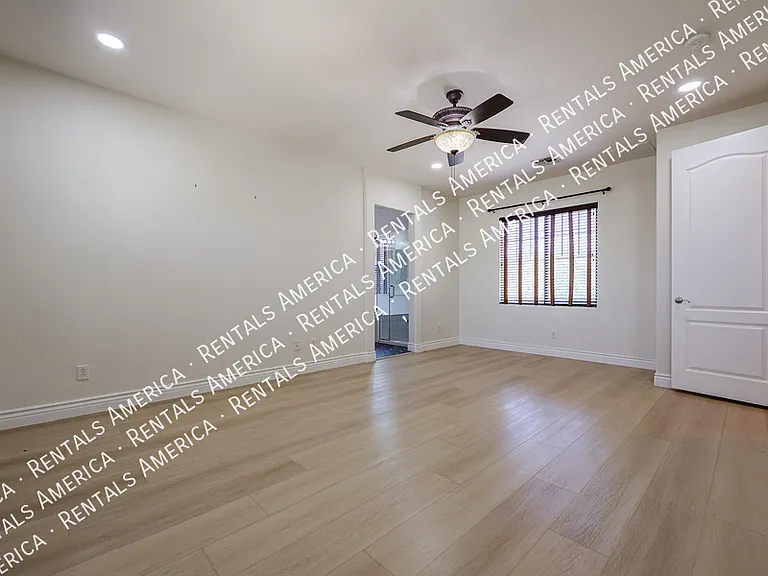 1081 N Mason Dr — Photo 13
