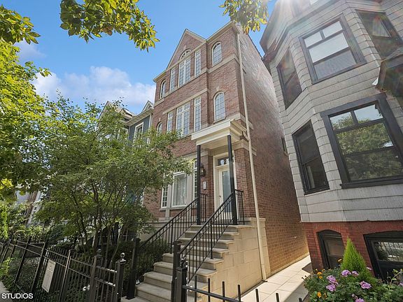 2nd image of 829 W Wrightwood Ave #2