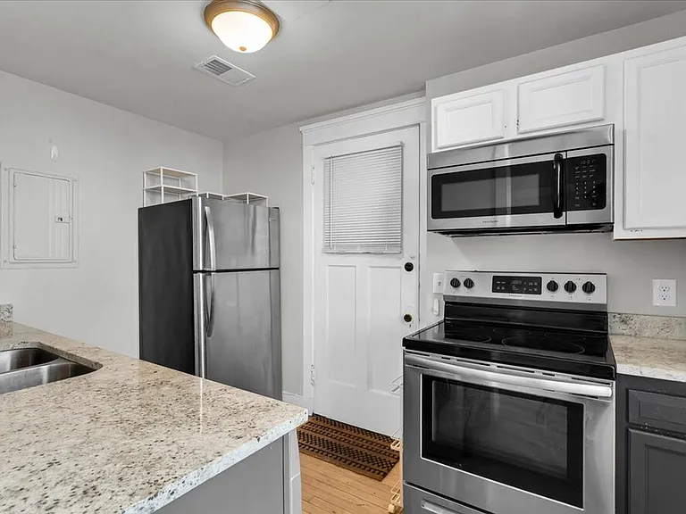 7411 2nd Ave #D2 — Photo 6