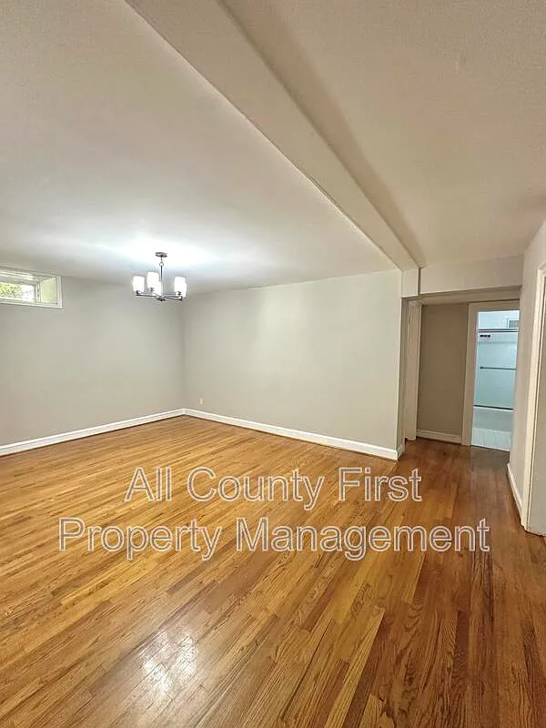 2 bed, 1.0 bath, 1200 sqft, $2,150 — Photo 2