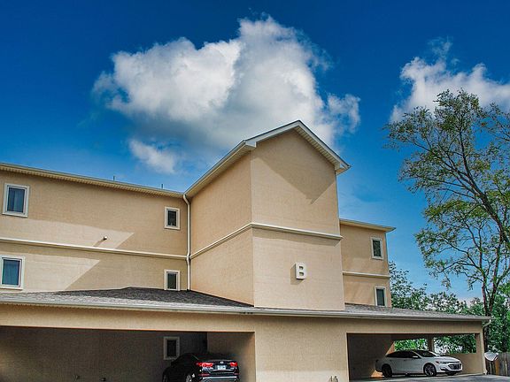 3rd image of 225 Lookout Point APT B6