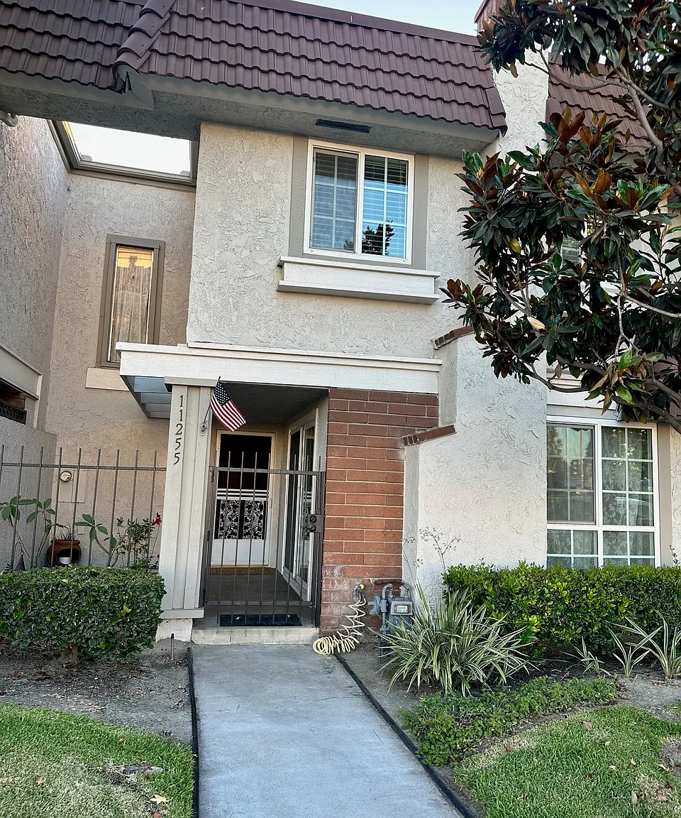3 bed, 1435 sqft, $3,850 — Photo 1