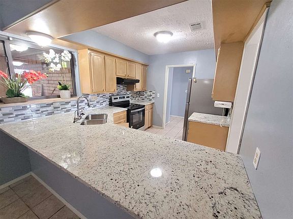 4th image of 7613 NW Kingsbury Ave