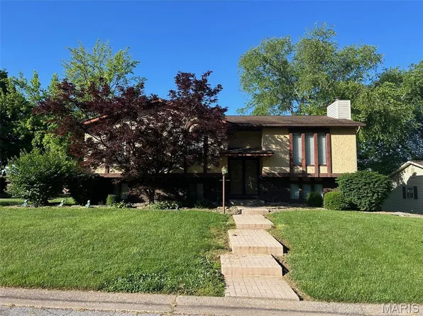 2226 Wendy Way Dr, Belleville, IL 62221