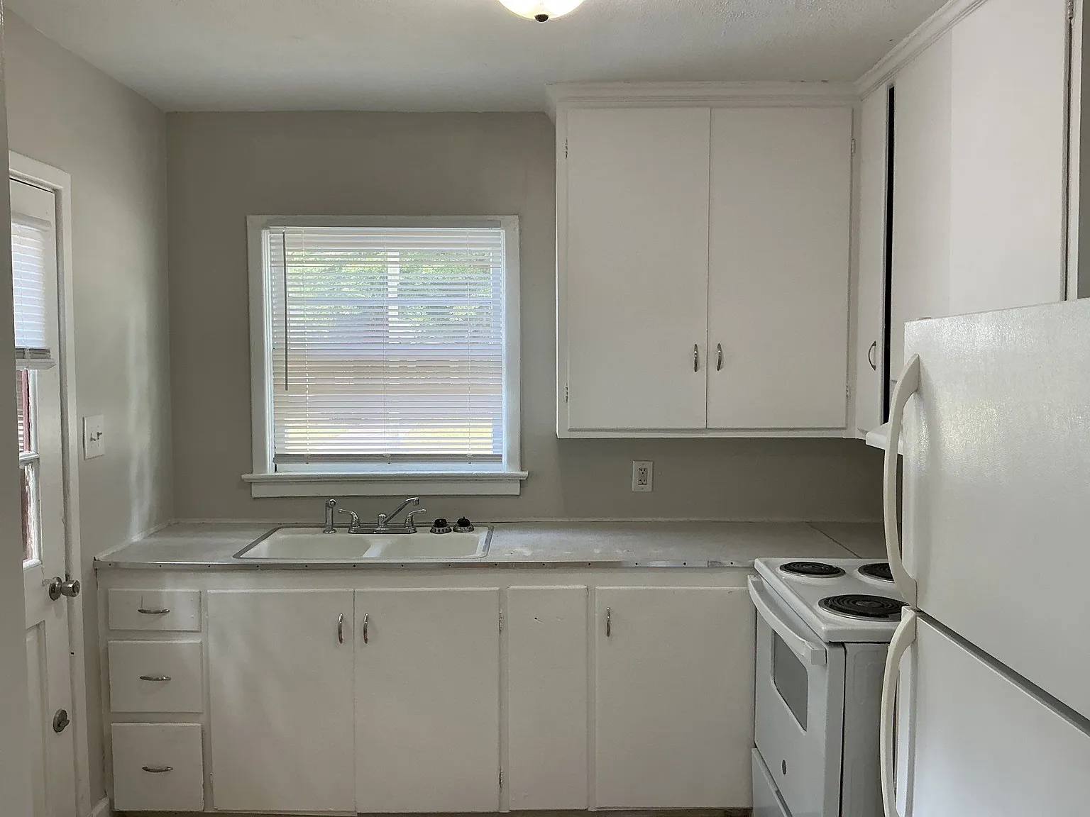 2 bed, 900 sqft, $950 — Photo 2