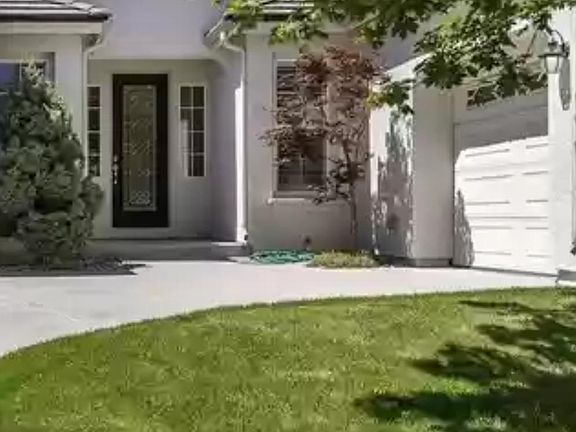 Beautiful quiet street in somersett Country Club manicured by professional gardener