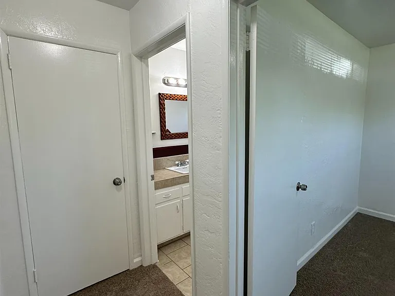 2404 N Angus St — Photo 8