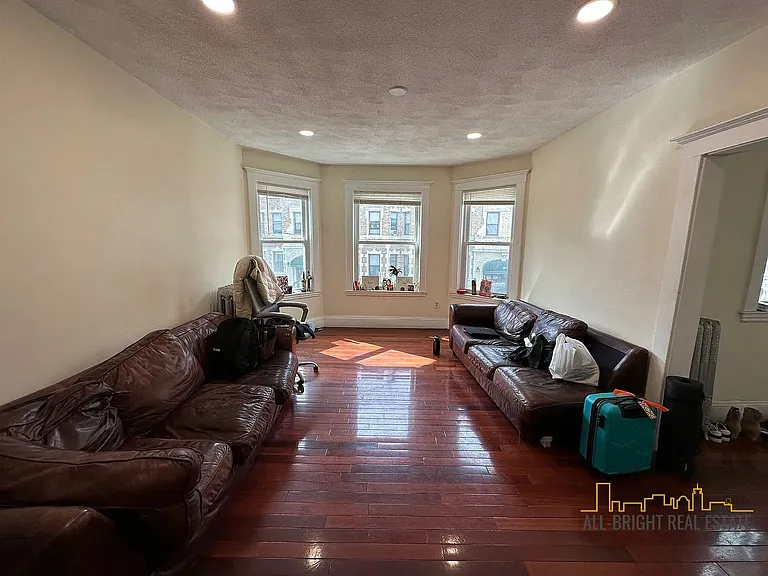 194 Kelton St — Photo 15