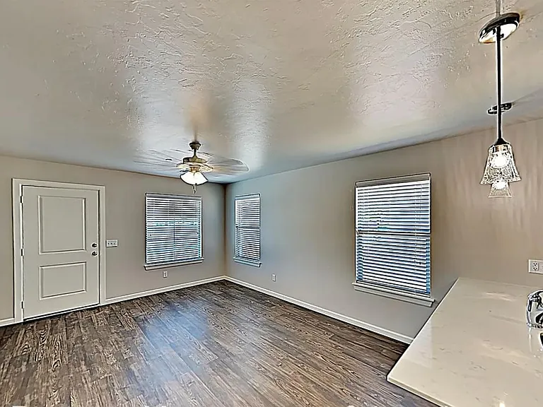 405 Summit Ridge Dr — Photo 3