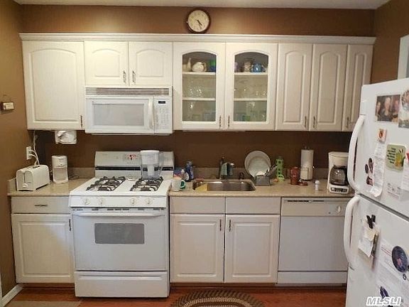 4th image of 21 Lewis Ct