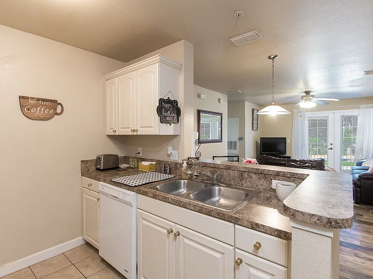 921 SW Depot Ave #212 — Photo 6