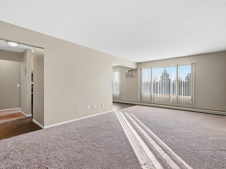 Stanley Court — Photo 1