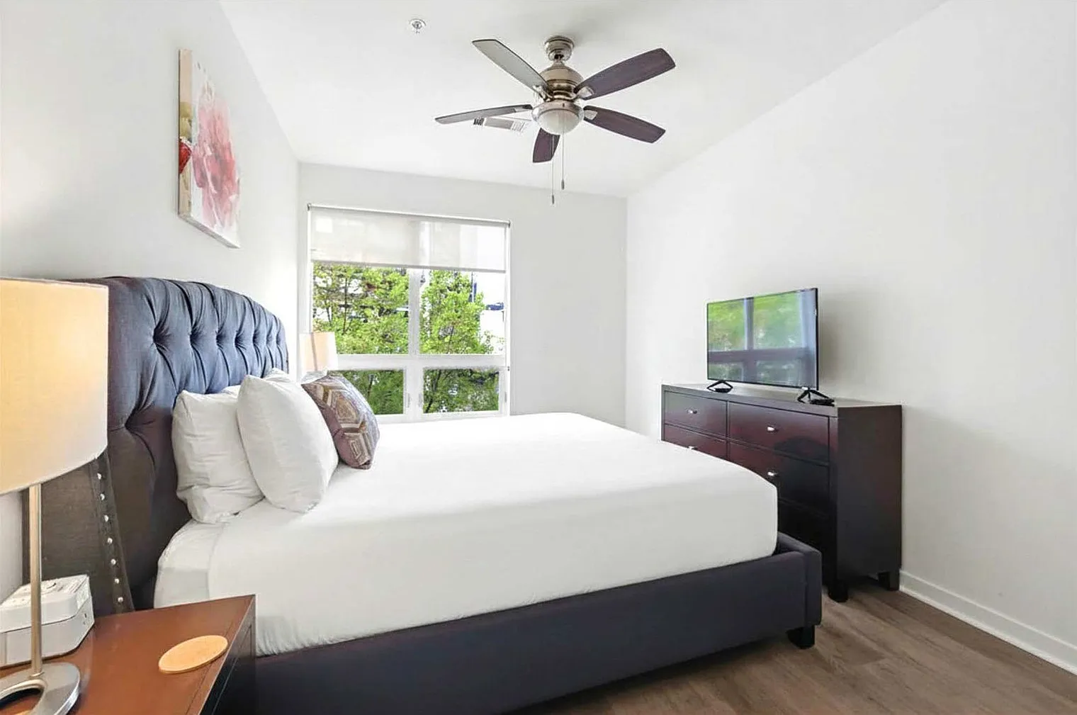 2 bed, 2.0 bath, 1033 sqft, $6,120 — Photo 3