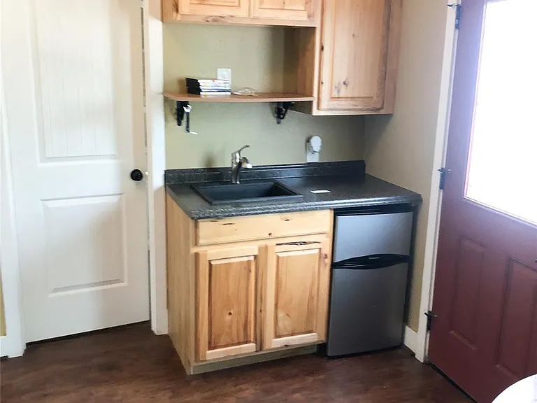 9500 Mayfield Ave #B — Photo 8