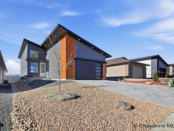 2nd image of 4048 Saddleback Ln