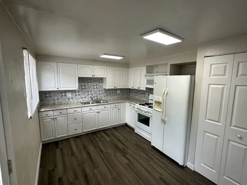 3 bed, 1100 sqft, $1,900 — Photo 2