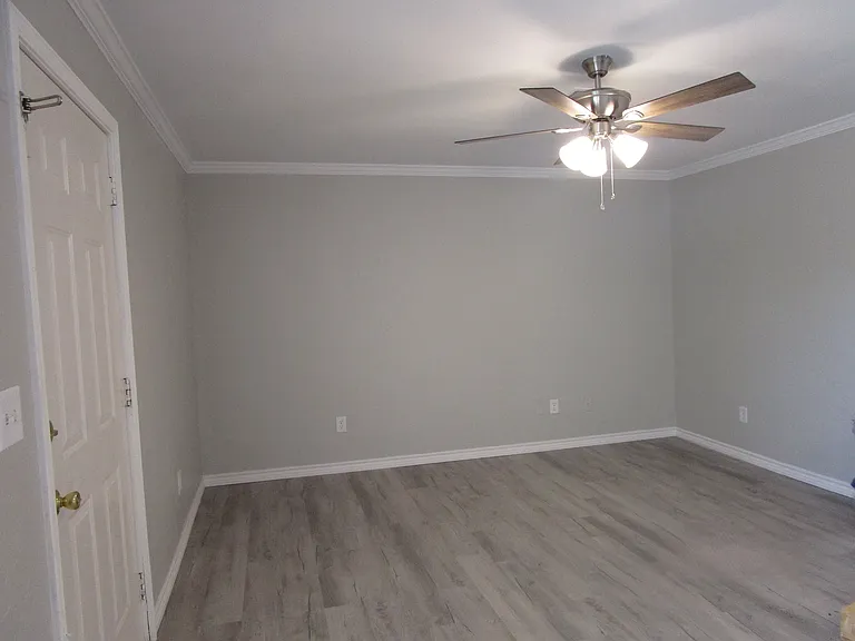 104 Pecan St — Photo 7