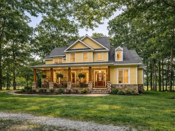 12155 Fenwood Ct, Smithfield, VA 23430