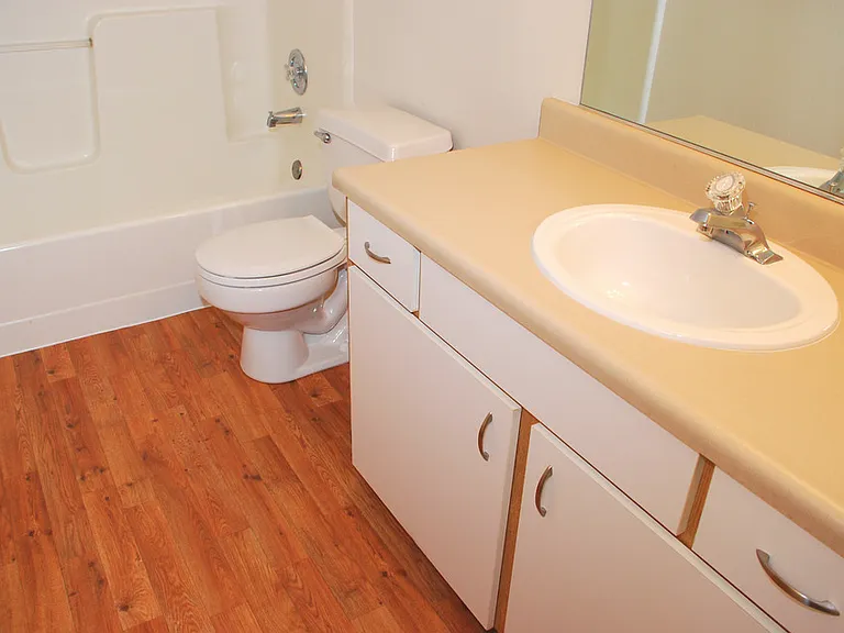 Forest Green Apartments — Photo 9