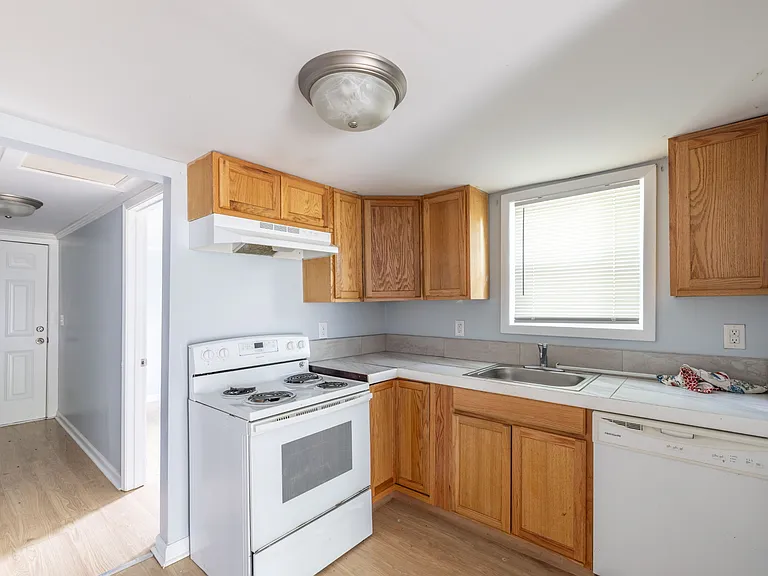1022 Wood St — Photo 9