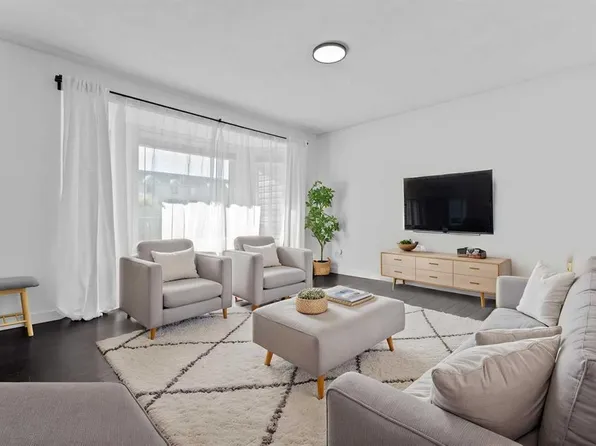 950 E Arbour Lake Rd NW #122, Calgary, AB T3G 5B3