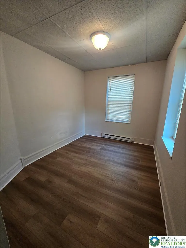 2 bed, 1.0 bath, $1,200 — Photo 3