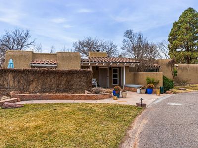 820 Salamanca St NW, Los Ranchos De Albuquerque, NM, 87107