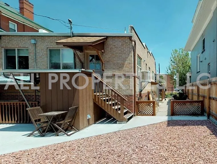 1613 York St — Photo 25