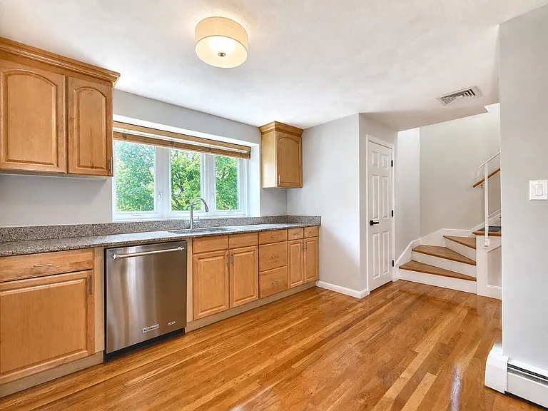 174 Adams St #6 — Photo 6