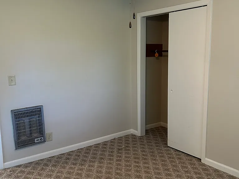 621 Miller St — Photo 20