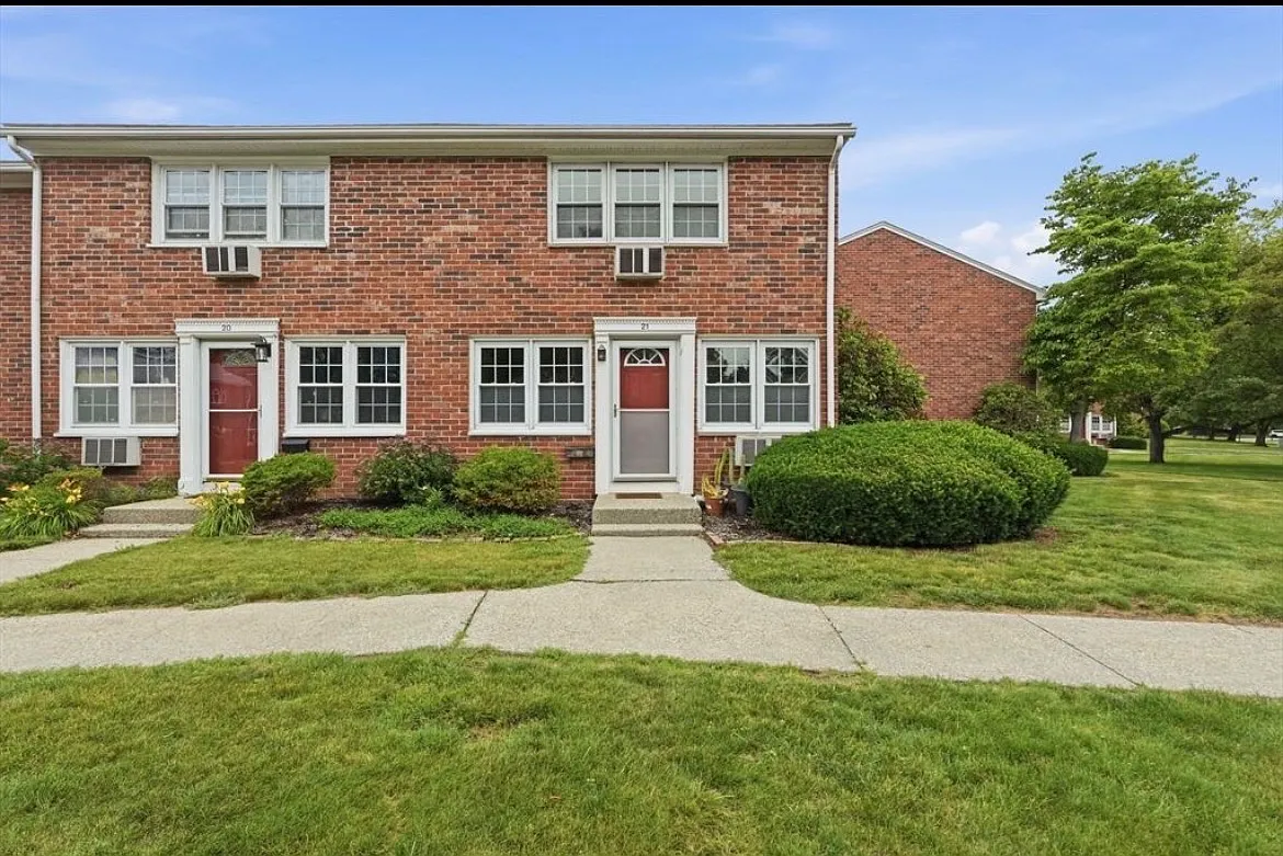 2 bed, 1.5 bath, $1,950 — Photo 1