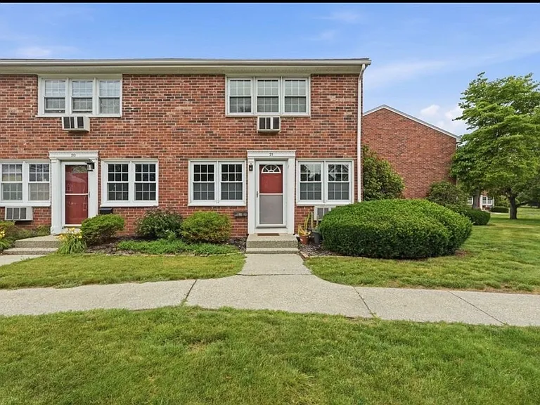 540 Granby Rd #21 — Photo 1