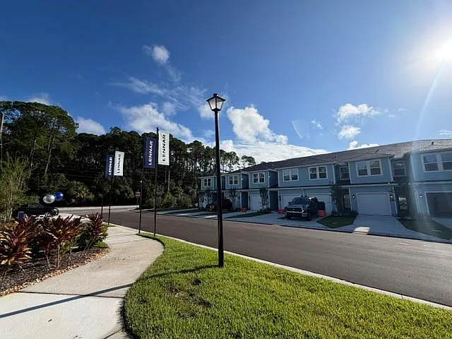 3 bed, 2.5 bath, 1770 sqft, $2,200 — Photo 3