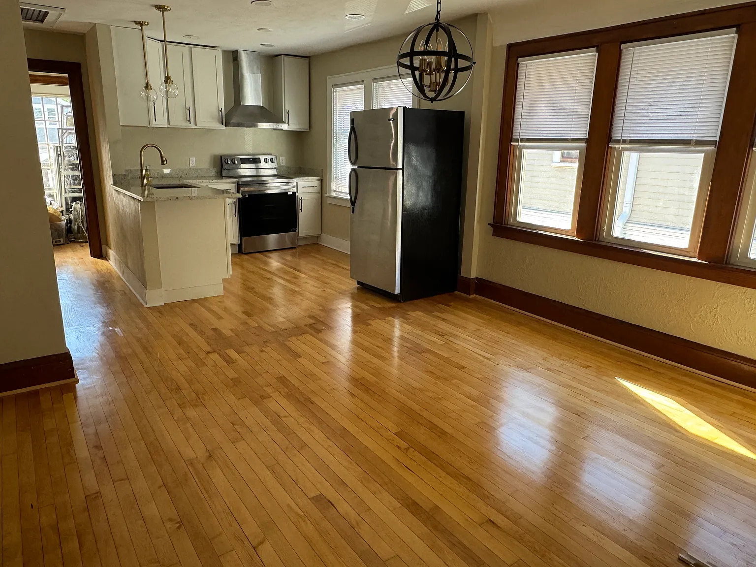 2 bed, 1000 sqft, $1,650 — Photo 3