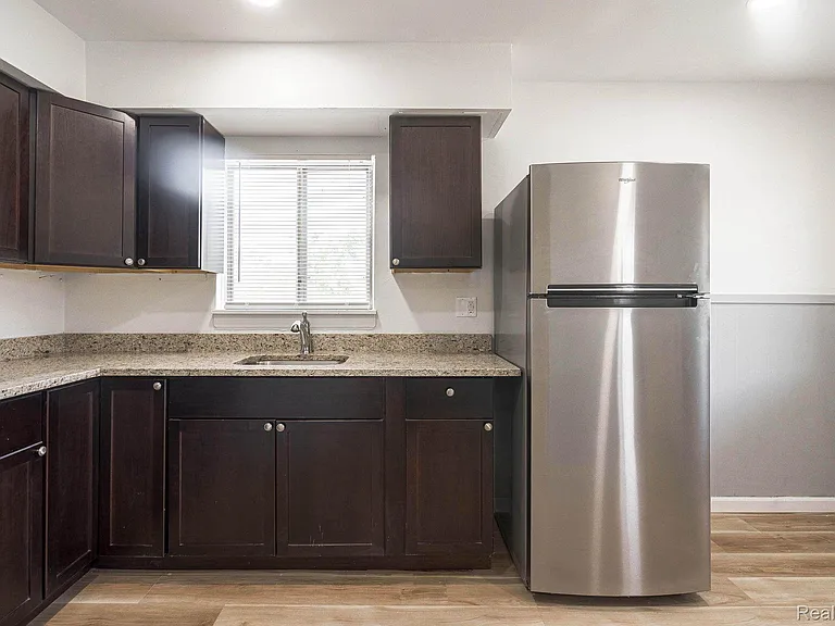 2475 S Commerce Rd #10 — Photo 16