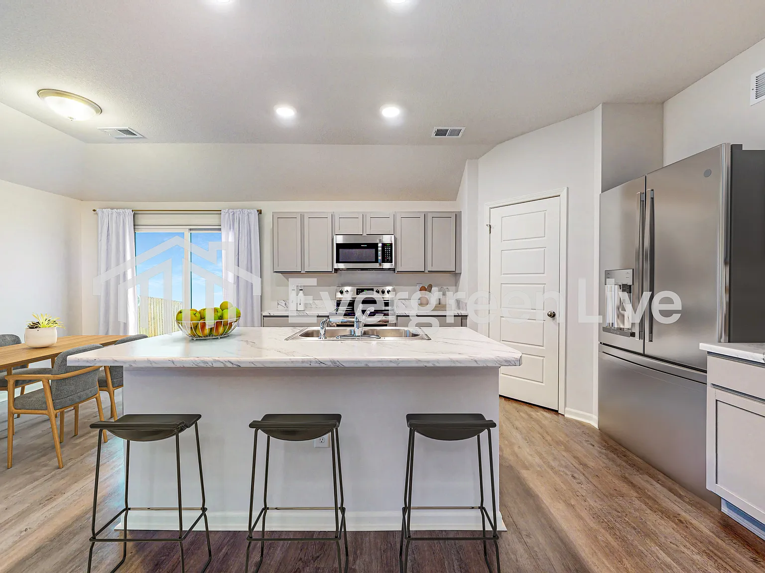 4 bed, 2.0 bath, 1496 sqft, $1,420 — Photo 4