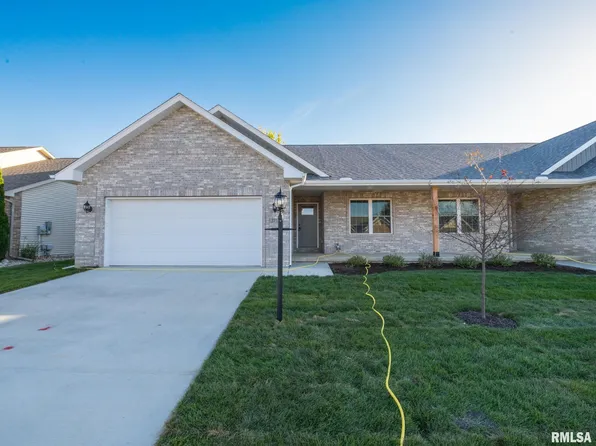 3716 W Eagle Point Dr, Peoria, IL 61615