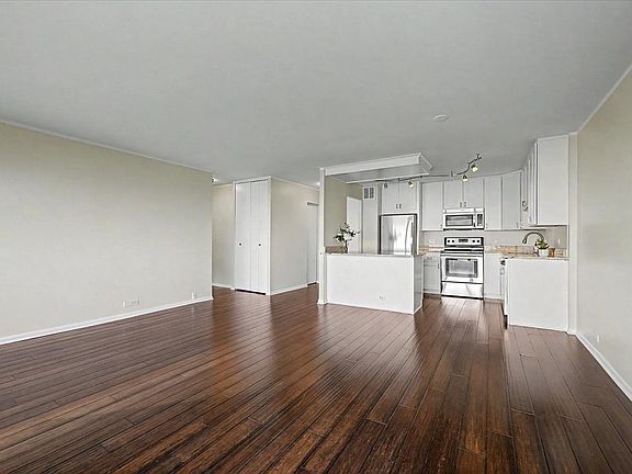 5th image of 5445 N Sheridan Rd APT 2506